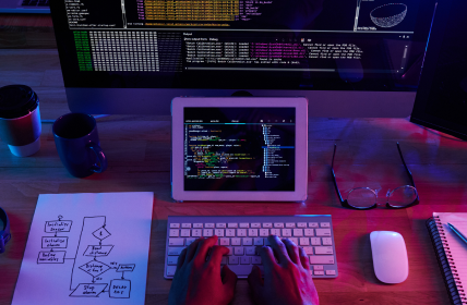 Чат-бот на конструкторі чи індивідуальна розробка: що обрати бізнесу